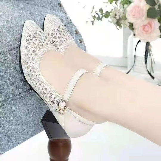 Damen elegante Pumps mit modischem Riemen und schimmernden Akzenten EB