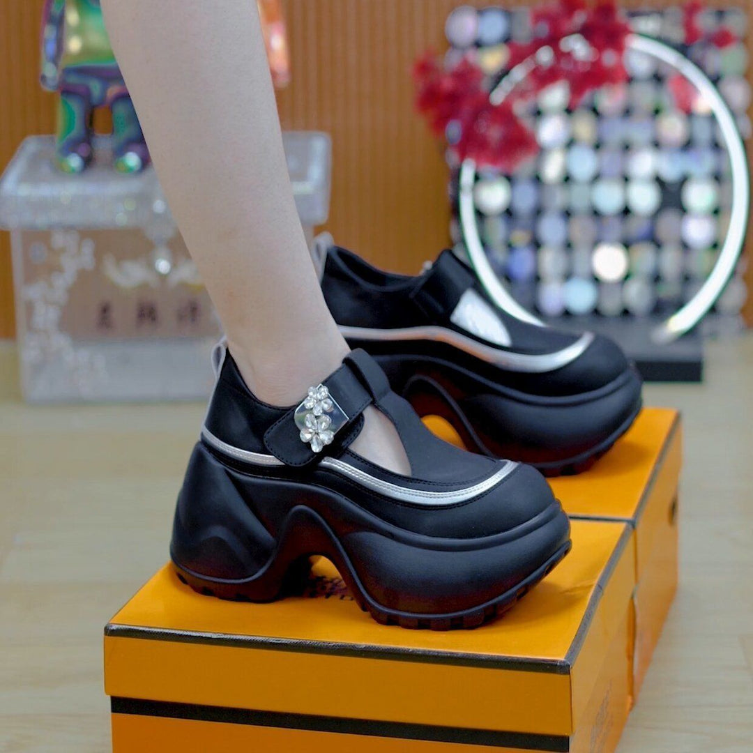 Damen Sportliche Clogs mit verstellbarem Riemen und elegantem Blumenakzent EB