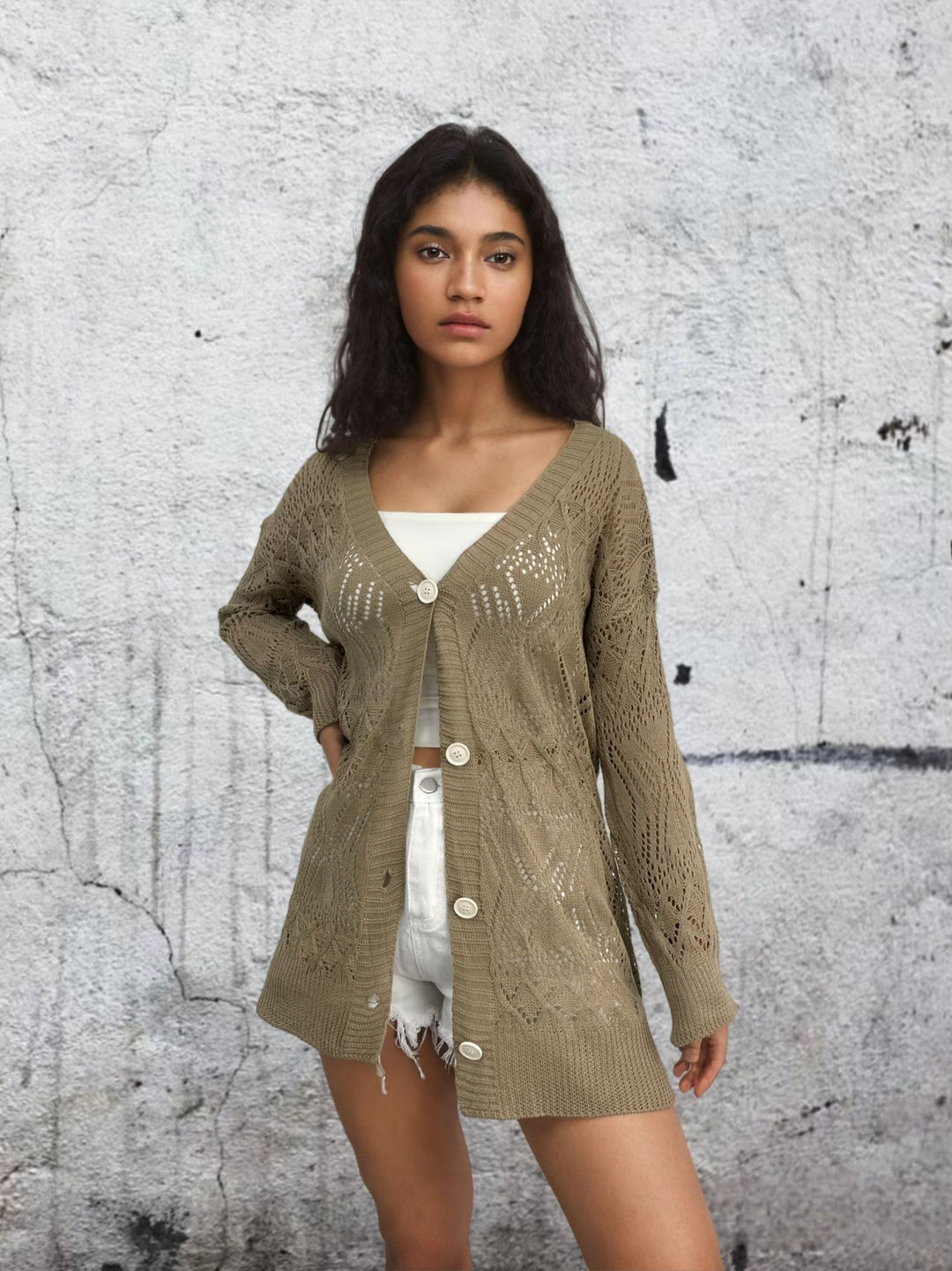 Damen Strickjacke mit kunstvollem Lochmuster und praktischen Knopfdetails EB