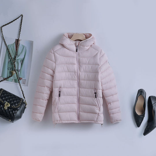 Damen nan ultraleichte gesteppte Kapuzenjacke mit thermoisolierender Füllung und taillierbarem Tunnelzug EB