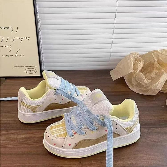 Damen Sportliche Sneakers mit verspieltem Karomuster und höchstem Tragekomfort EB