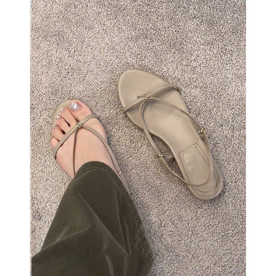 Damen Zehentrenner-Sandalen mit eleganten Riemen und goldenen Akzenten EB