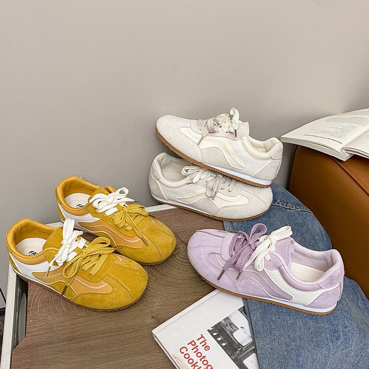 Damen Sportliche Sneakers mit strukturiertem Obermaterial und rutschfester Sohle EB