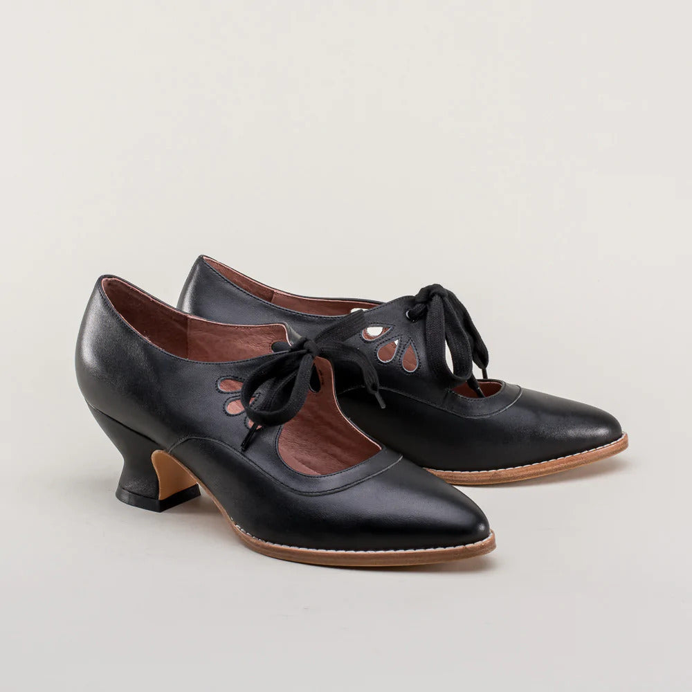 Damen elegante Schnürpumps mit geschwungenem Design und komfortablem Absatz EB
