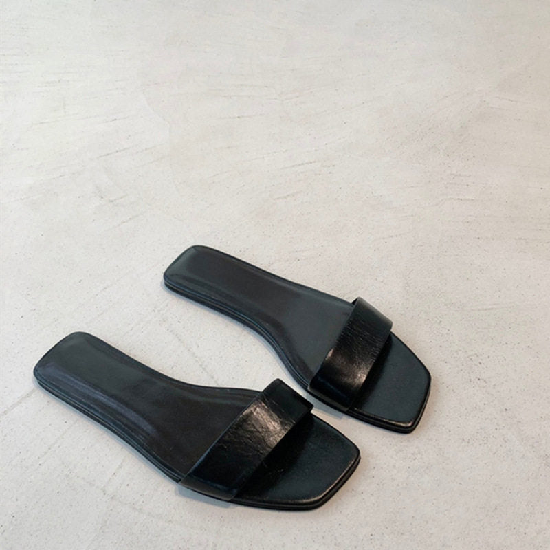 Damen Offene Mules mit breitem Riemen und elegantem Design EB