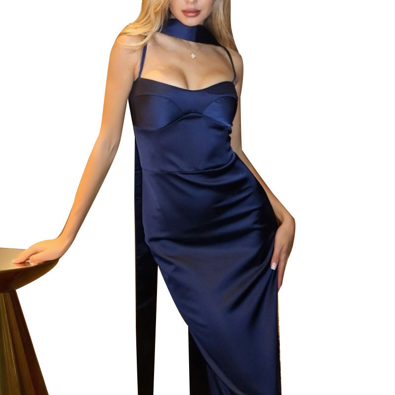Damen Elegantes Maxikleid mit schmalem Schnitt und raffinierten Trägerdetails EB
