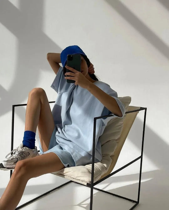 Damen sportliches Set aus lässigem T-Shirt und bequemen Shorts EB