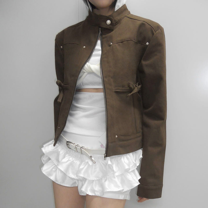 Damen nan taillierte Kurzjacke mit Stehkragen, Epauletten, Taillenriegeln und durchgehendem Reißverschluss EB