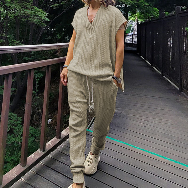 Damen lässiges Freizeit-Outfit mit strukturiertem Oberteil und bequemen Hosen EB