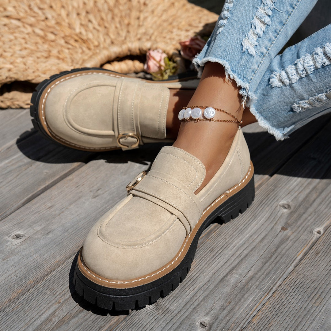 Damen robuster Loafer mit grober Profilsohle, gepolstertem Komfortfußbett und zierlicher Metallschnalle EB