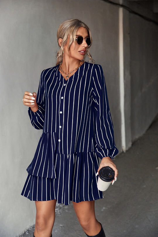 Damen gestreiftes Hemdblusenkleid mit voluminösem Rock und Knopfdetails EB