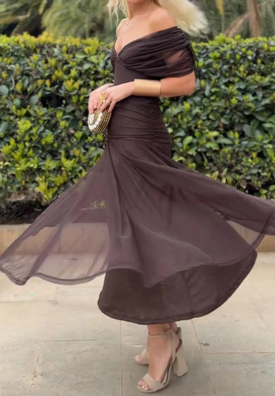 Damen nan fließendes Abendkleid mit transparentem Chiffon-Capelet, V-Ausschnitt und taillierter Drapierung EB
