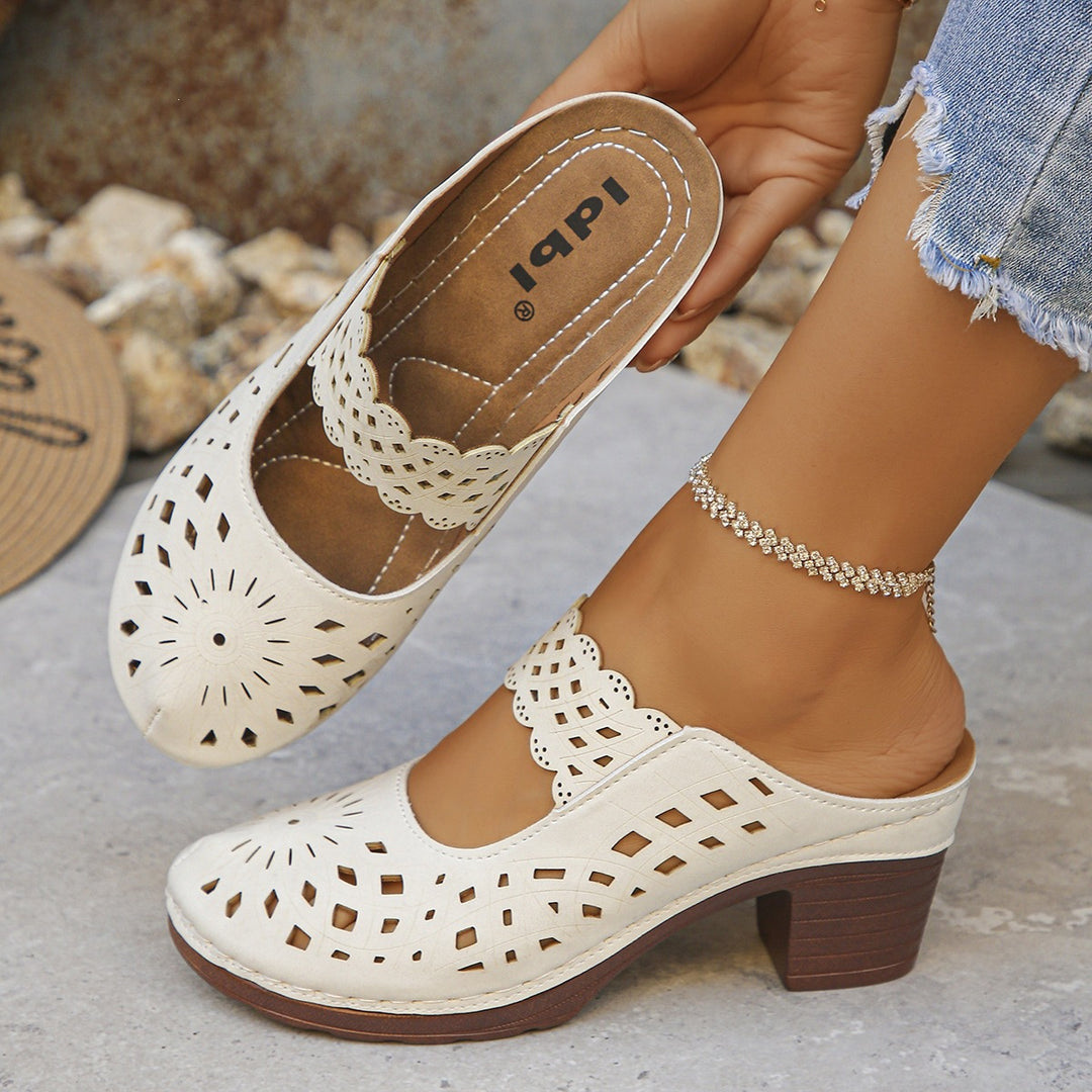 Damen Offene Clogs mit filigranem Muster und holz-ähnlichem Absatz EB