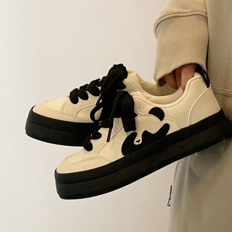 Damen Plateau-Sneaker mit auffälliger Tierapplikation und gepolstertem Komfortkragen EB