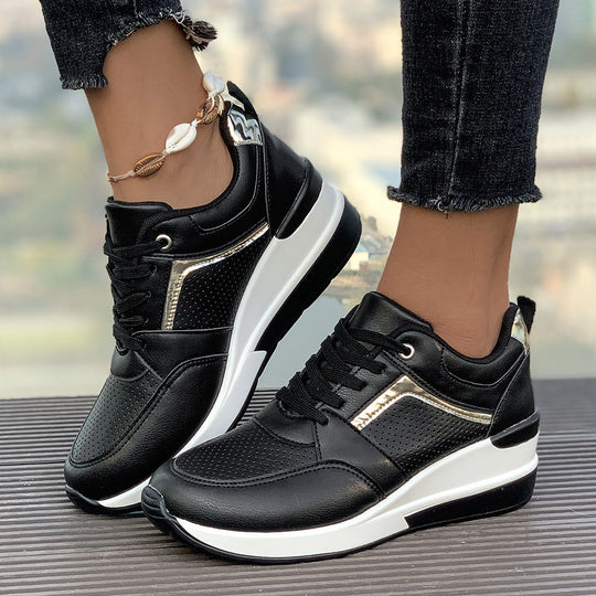 Damen Keilabsatz-Sneaker mit perforierten Einsätzen und Metallic-Details EB