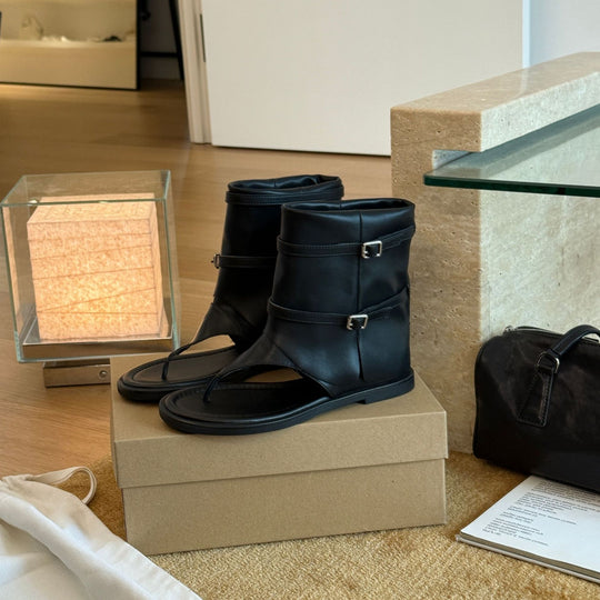 Damen Modische Zehentrenner-Sandalen mit innovativem Riemendesign und rutschfester Sohle EB