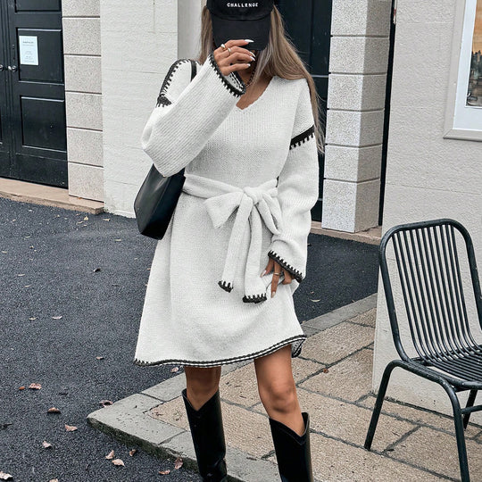 Damen Strickkleid mit Gürtel und V-Ausschnitt EB