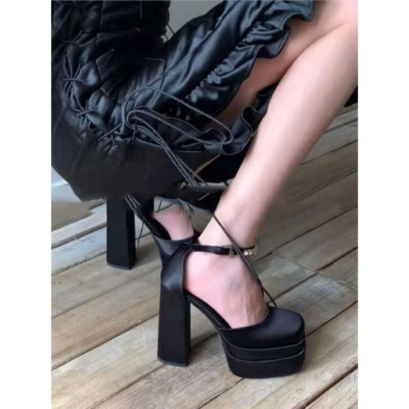 Damen Plateau-High Heel Sandalen mit eleganter Riemchenverzierung EB