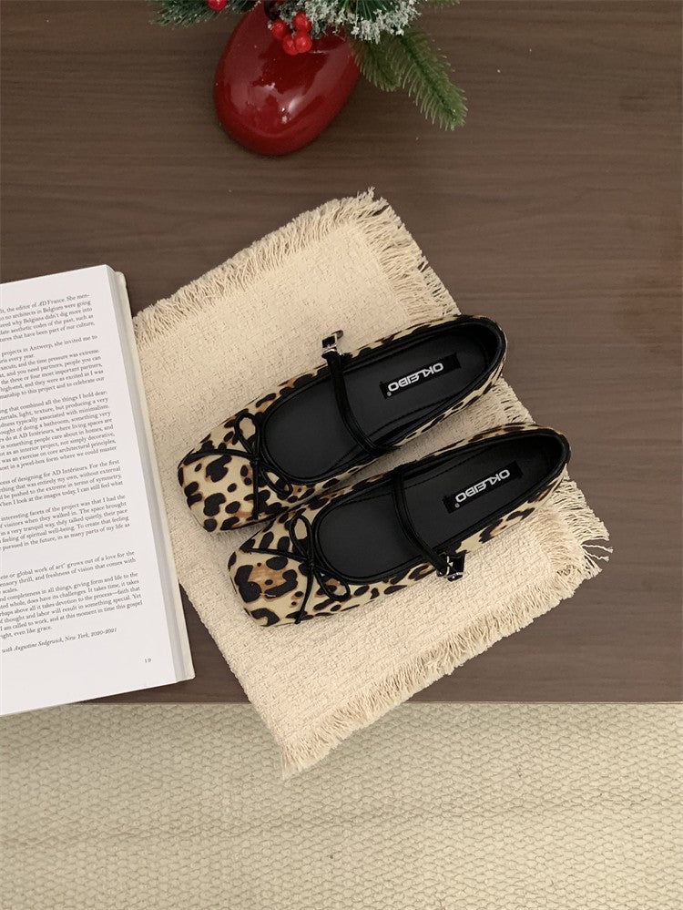 Damen elegante Ballerinas mit floralem Muster und zierlichen Riemen EB