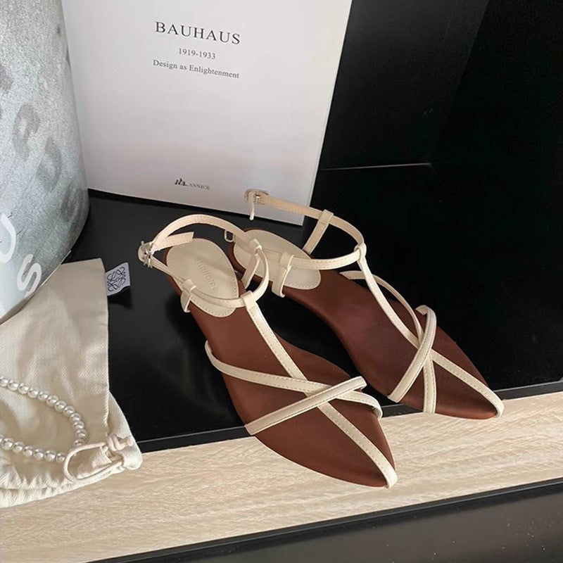 Damen elegante Sandalen mit geschwungenem Riemen und komfortablem Fußbett EB