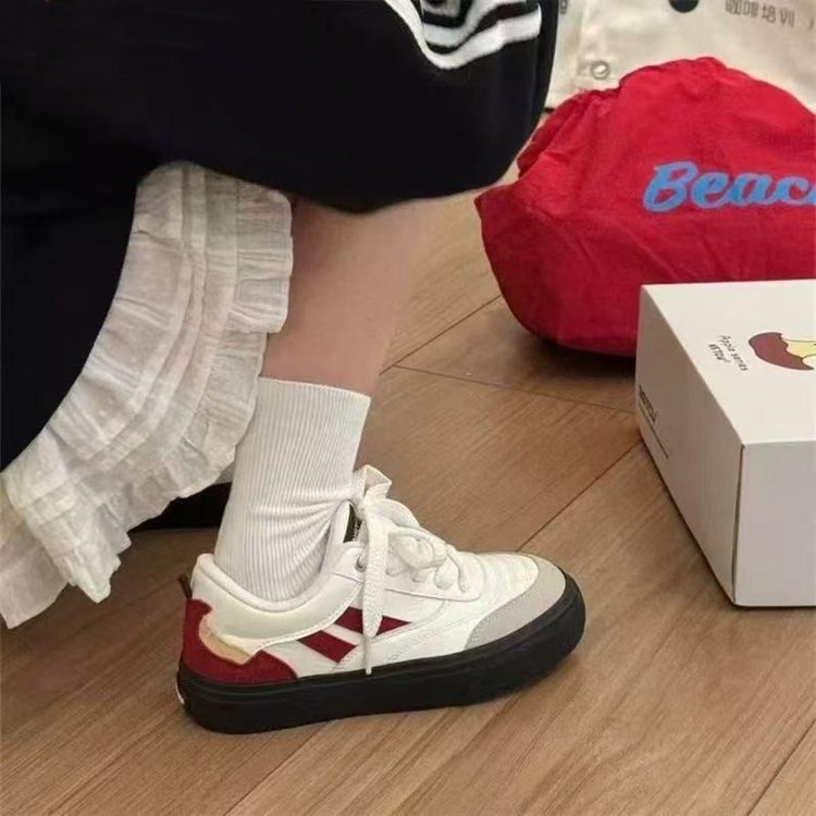 Damen Sneakers im sportlichen Design mit atmungsaktiven Mesh-Einsätzen und dämpfender Sohle EB