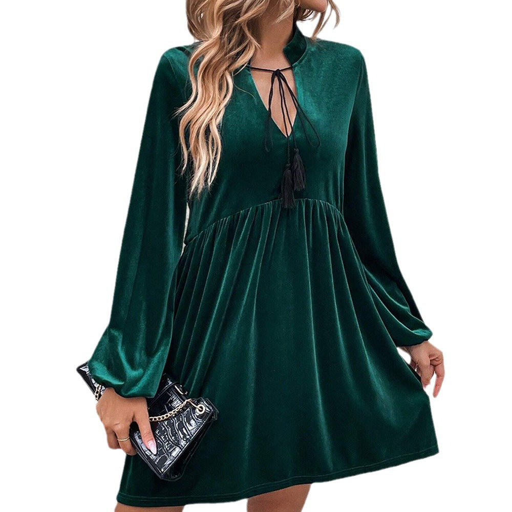 Damen samtiges Babydoll-Minikleid mit Empire-Taille Quastenbindung und langen Glockenärmeln Eichborn Berlin
