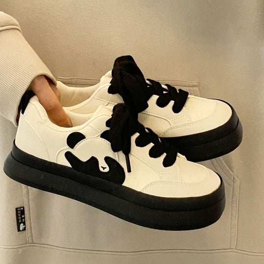 Damen Plateau-Sneaker mit auffälliger Tierapplikation und gepolstertem Komfortkragen EB
