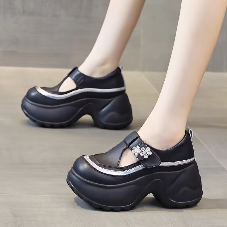 Damen Chunky Schnürschuhe mit verstellbarem Riemen und modischen Blütenapplikationen EB