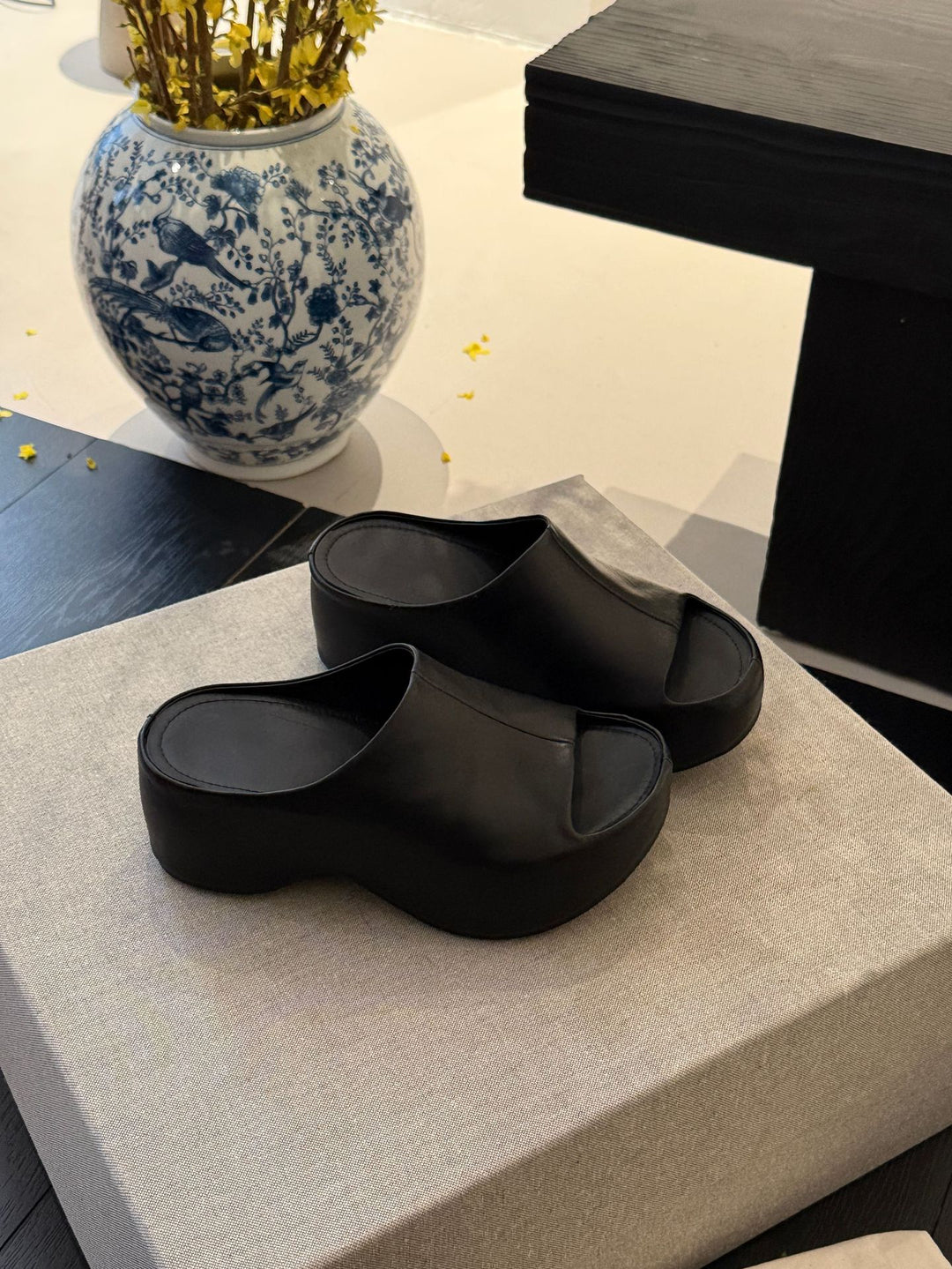 Damen Plateau-Mules mit geschlossener Ferse und modischem Riemendesign EB
