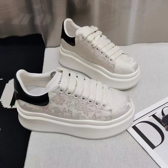 Damen Sneakers mit elegantem floralem Design und dicker Laufsohle EB