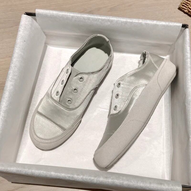 Damen sportliche Slip-On Sneakers mit satiniertem Obermaterial EB