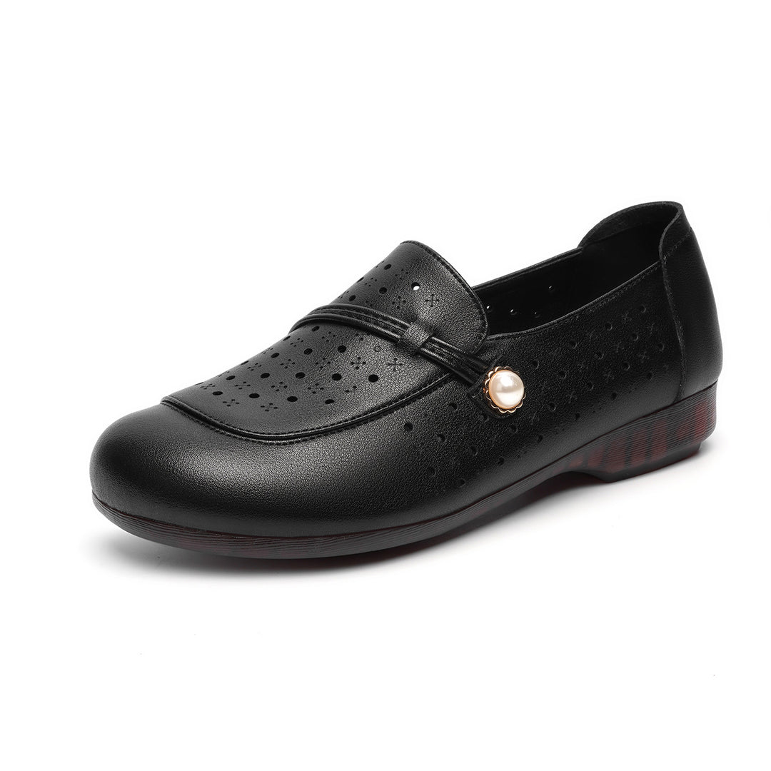 Damen Mokassins mit modischem Lochdesign und elegantem Schmuckdetail EB