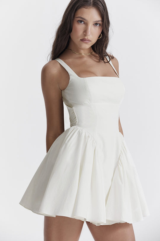 Damen Minikleid im modernen Schnitt mit voluminösem Rock EB