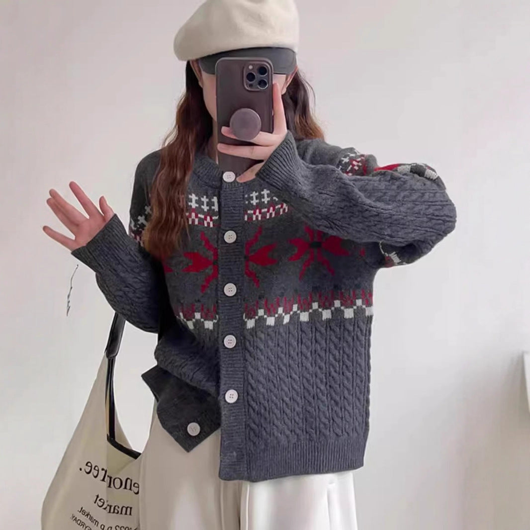 Damen Strickjacke mit traditionellen Mustern und großen Knöpfen EB