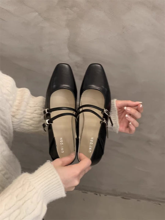 Damen stilvolle Pumps mit verstellbaren Riemen EB