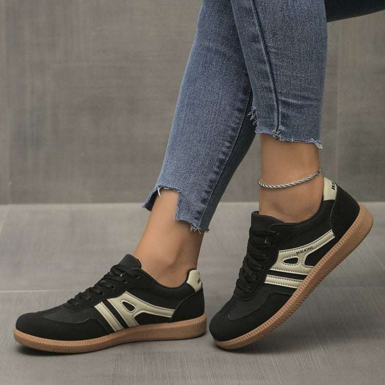 Damen Casual-Sneaker im Retro-Look aus Wildlederimitat mit kontrastierenden Zierstreifen und dämpfender Gummisohle EB