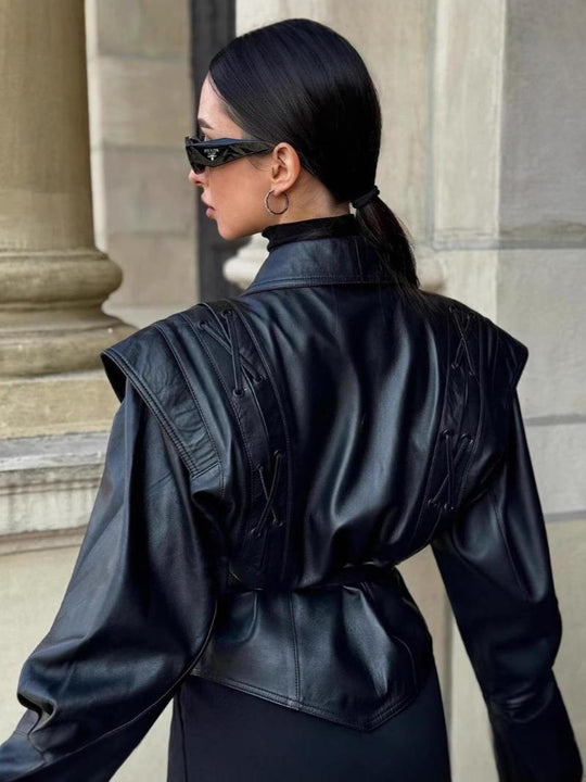 Damen modische Bikerjacke mit dekorativen Schnürdetails und eleganter Taillierung EB