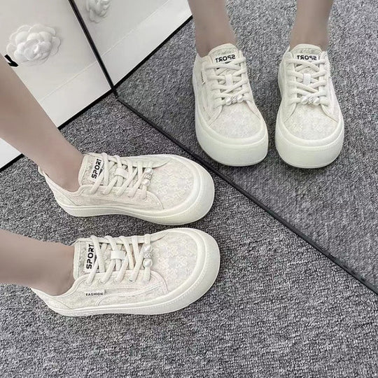 Damen Sportliche Sneakers mit modischem Design und stylischen Akzenten EB