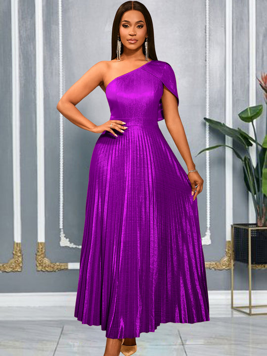 Damen Elegantes Maxi-Kleid mit asymmetrischem Schulterdesign und schimmerndem Plisseestoff EB