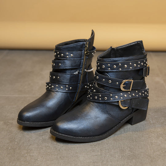 Damen modische Stiefeletten mit verzierten Riemen und Kettenelementen EB