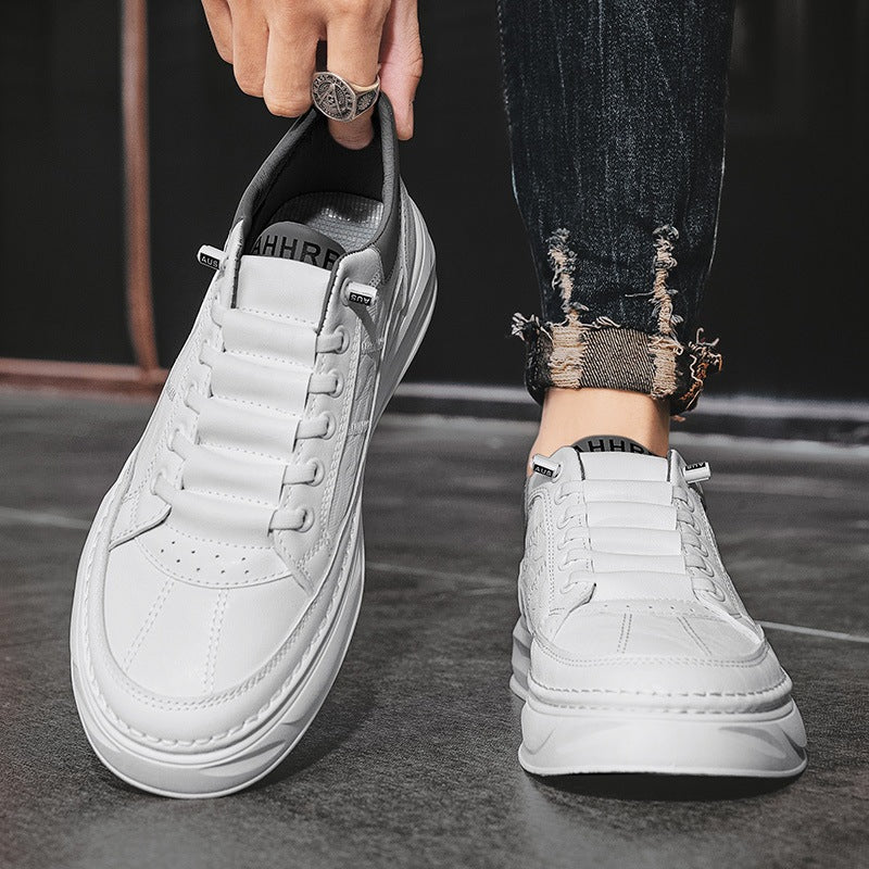 Unisex minimalistische Plateausneaker aus strukturiertem Kunstleder mit gepolstertem Fersenkragen und skulpturierter Außensohle EB