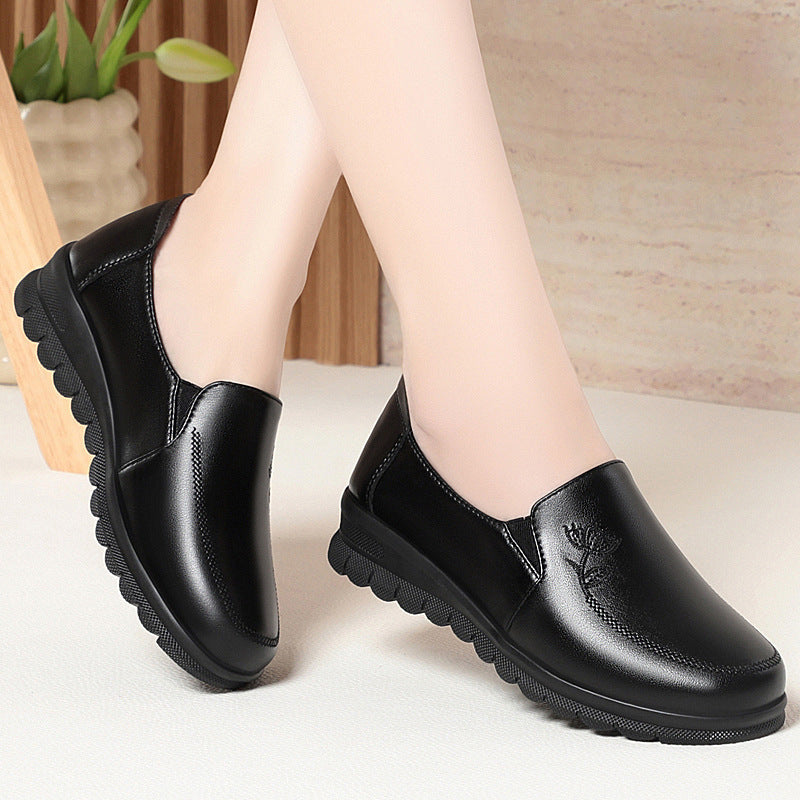 Damen Bequeme Slip-On Mokassins mit elegantem Blumenemblem EB