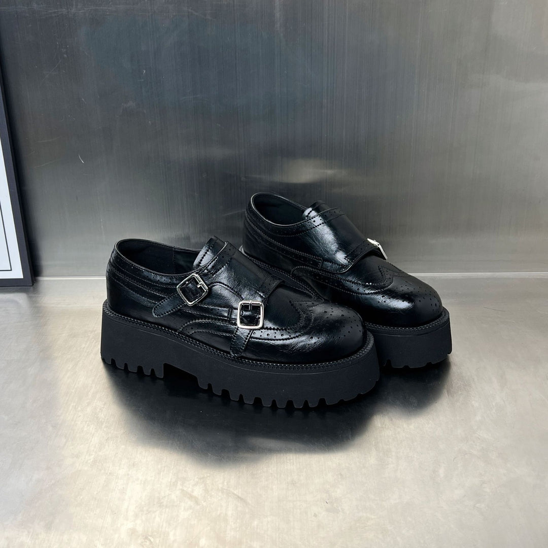 Damen Dual-Buckle Schnürschuhe mit robuster Profilsohle und eleganten Brogue-Mustern EB