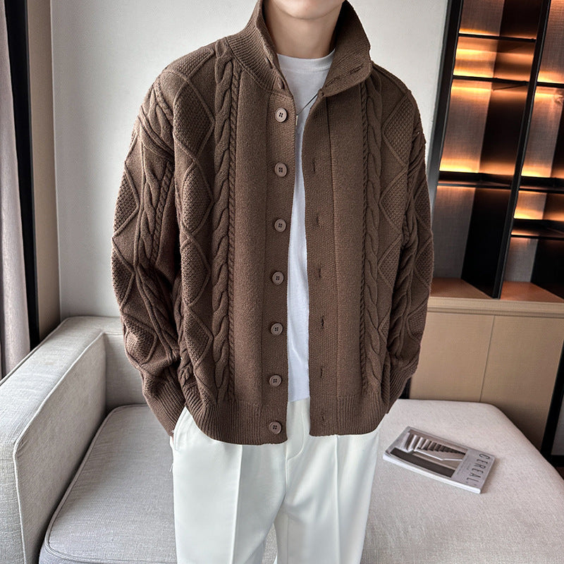 Herren Grobstrickpullover mit modernem Stehkragen und Knopfleiste EB