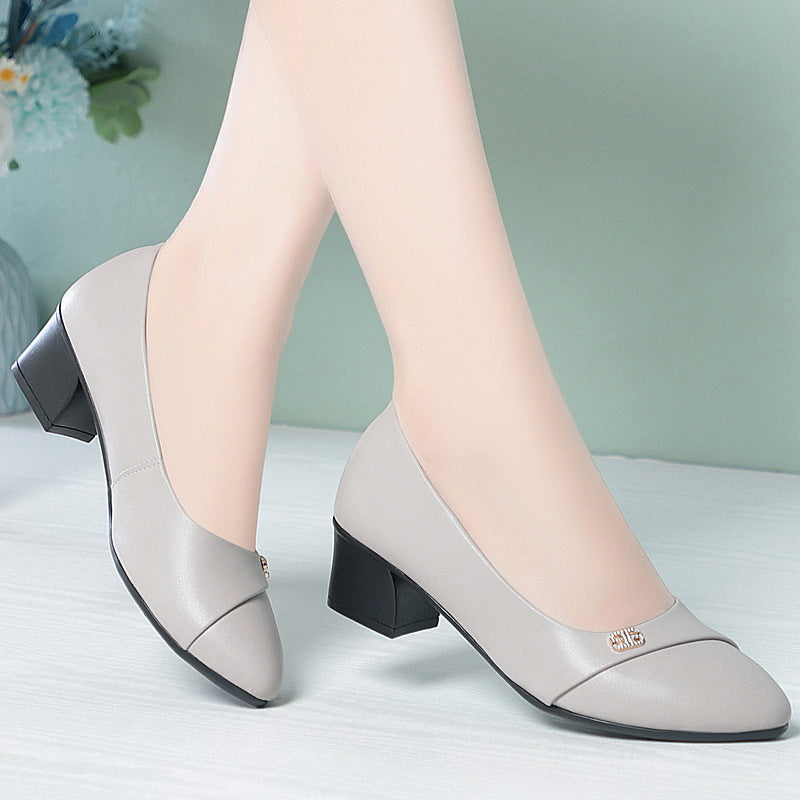 Damen elegante Pumps mit komfortablem Blockabsatz und modischem Schmuckdetail EB