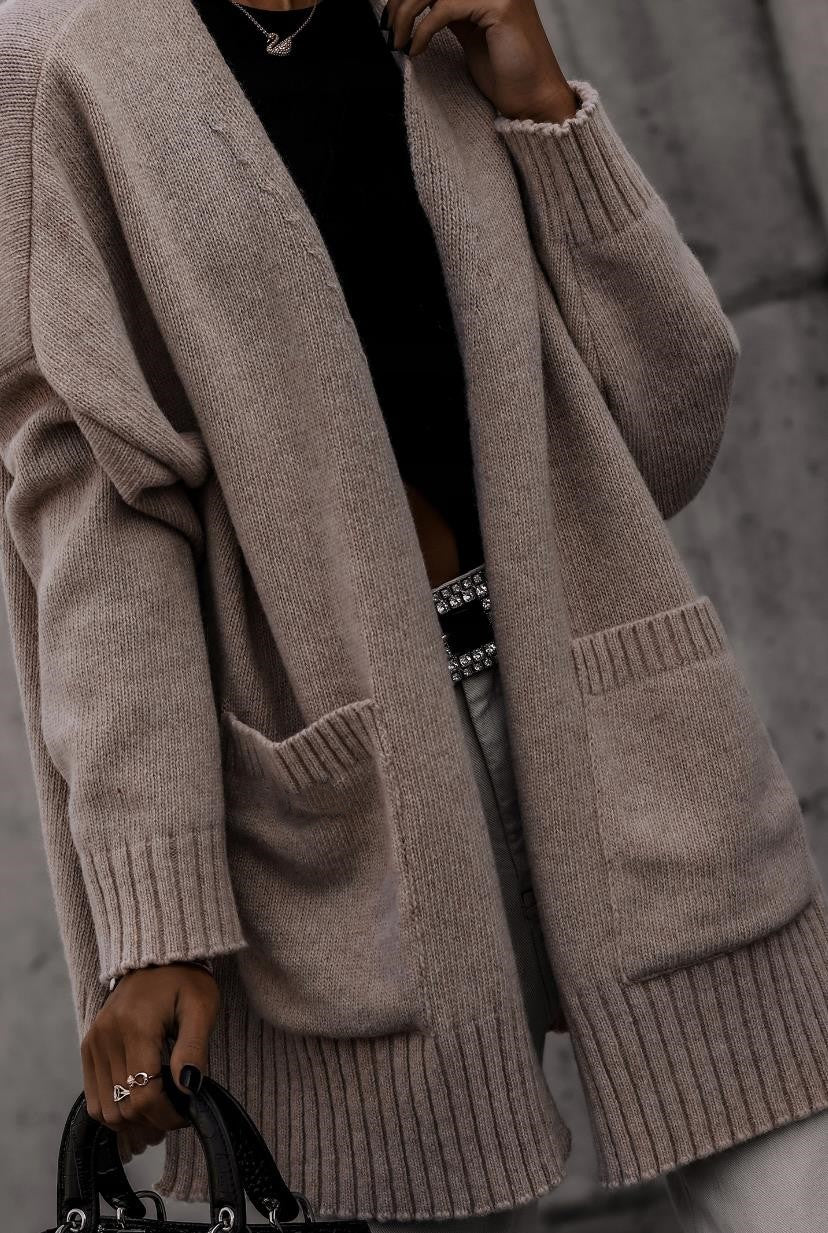 Damen gemütlicher Strickcardigan mit lässiger Silhouette und praktischen Taschen EB