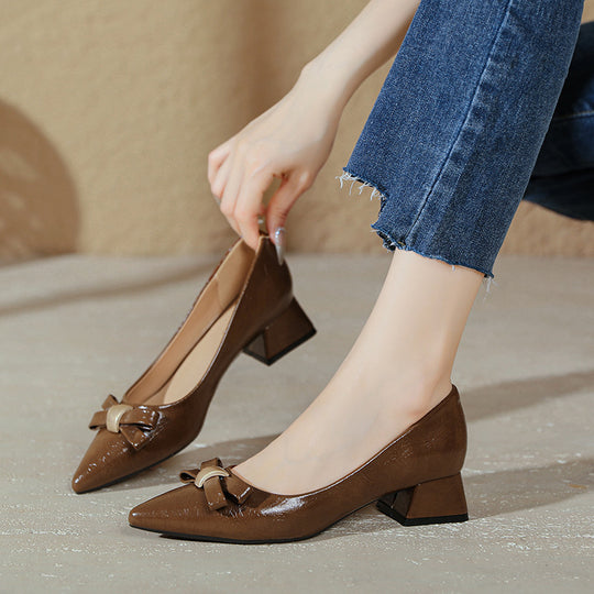 Damen elegante Ballerinas mit modischer Schleifenapplikation und komfortablem Blockabsatz EB