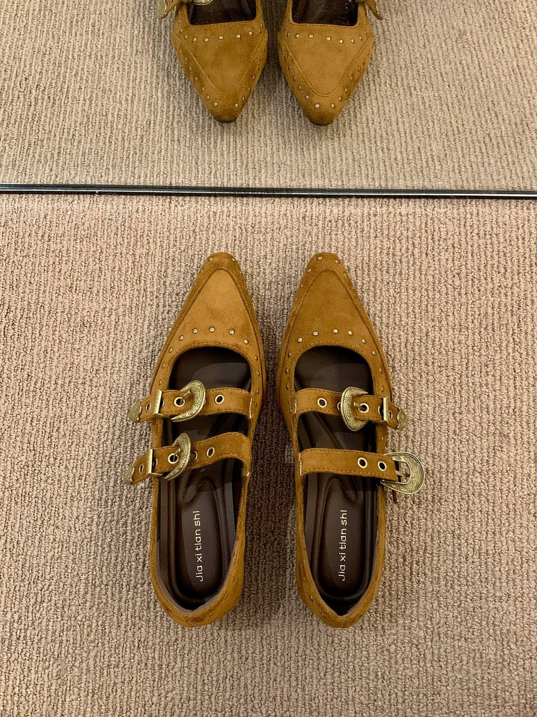 Damen Elegante und stilvolle Ballerinas mit modischen Schnallen und Nieten EB