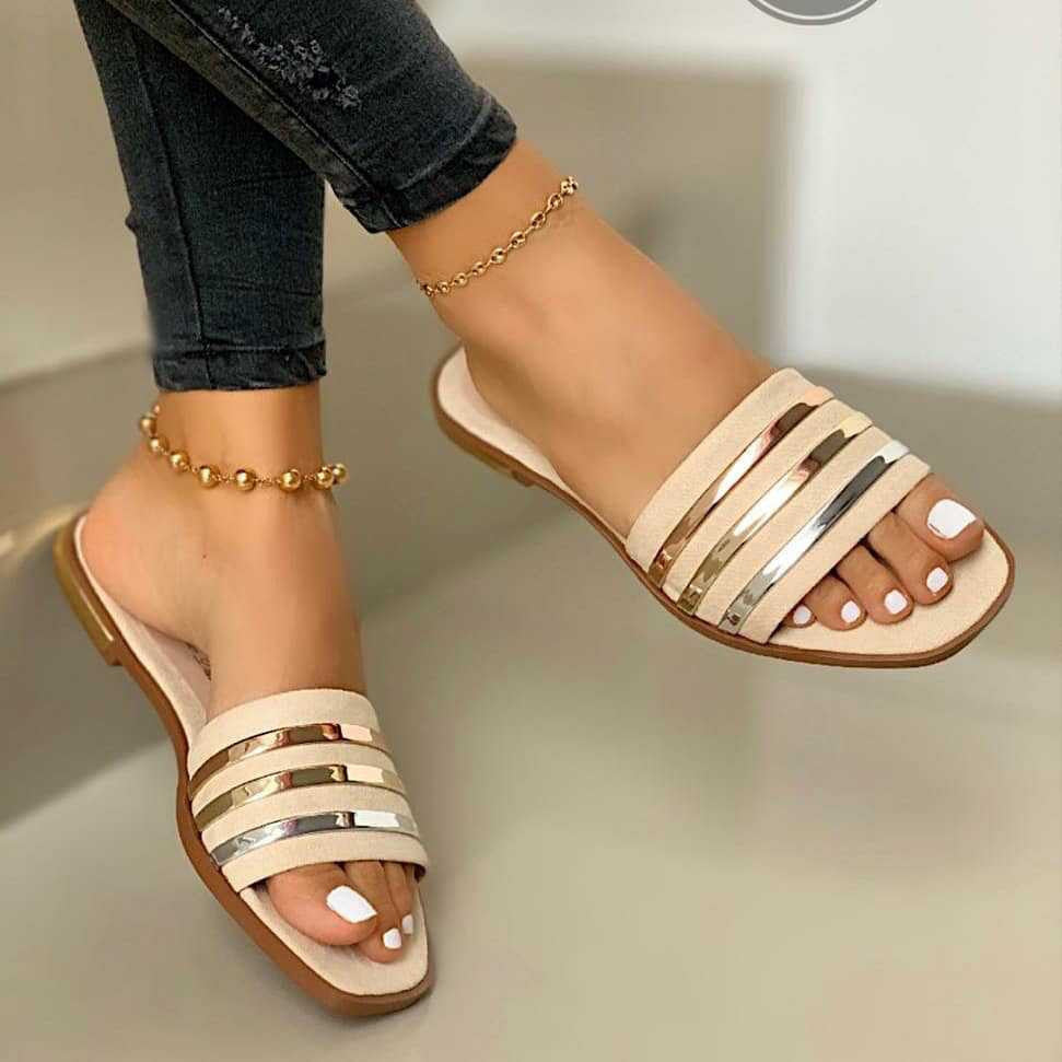 Damen Offene Sandaletten mit modischen Metallic-Riemen und komfortablem Fußbett EB