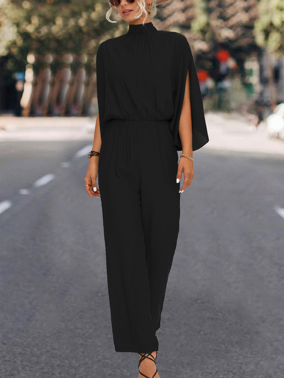 Damen Eleganter Jumpsuit mit fließendem Cape-Design und hochgeschlossenem Ausschnitt EB